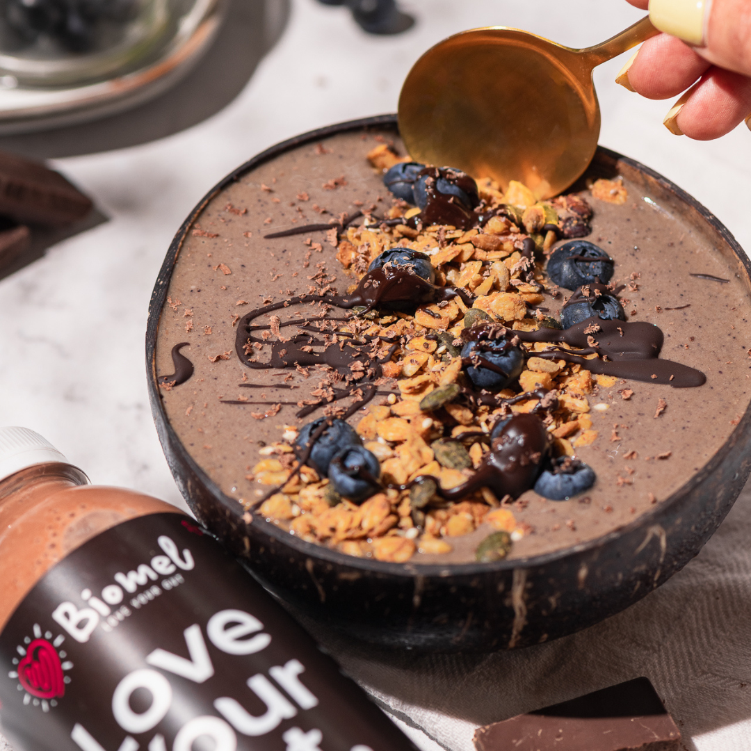 Choco power smoothie bowl with spoon