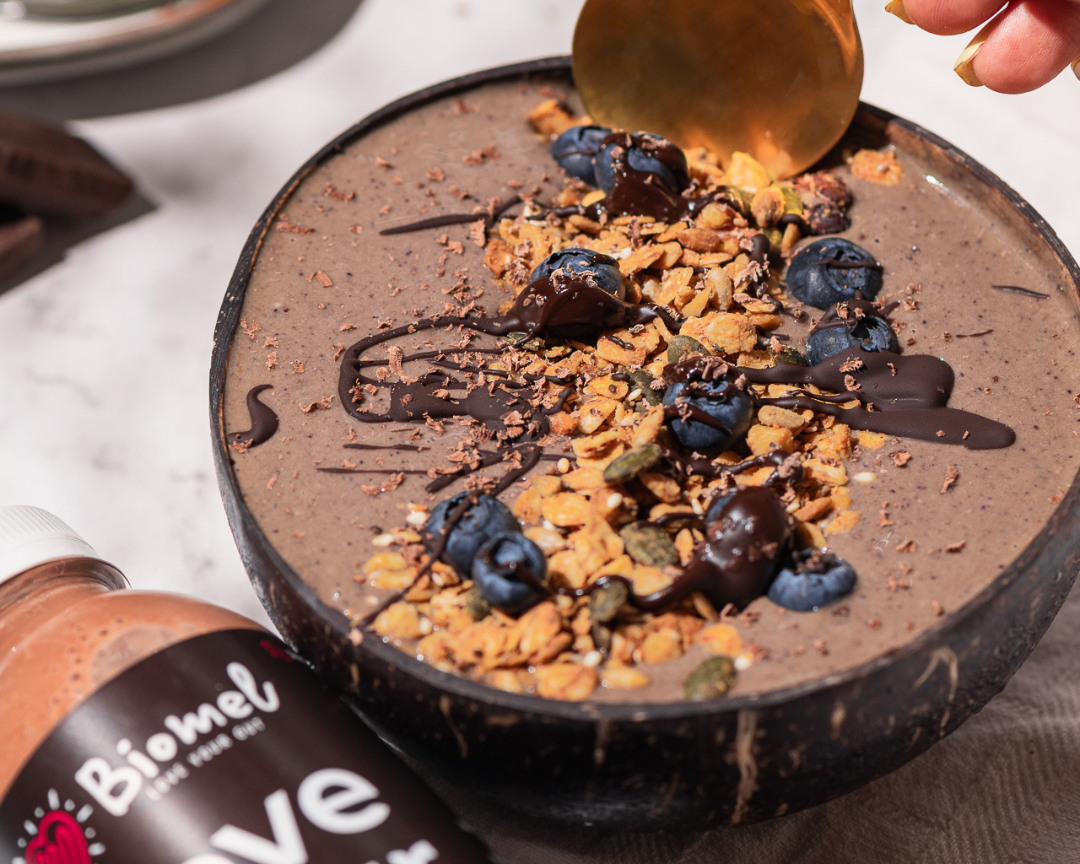 Choco power smoothie bowl with spoon